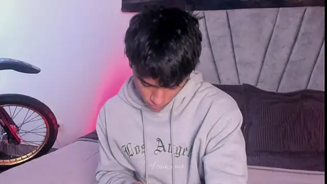 ZYZZ1312 online show from 11/26/25, 03:12