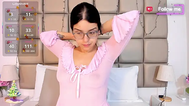 Snapshot of MiaMillers1 chatting on 12/18/25, 11:14 MiaMillers1 online show from 12/18/25, 11:14