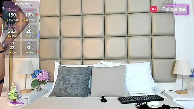 Snapshot of MiaMillers1 chatting on 12/02/25, 11:23 MiaMillers1 online show from 12/02/25, 11:23