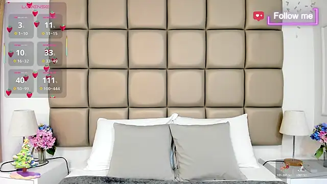 Snapshot of MiaMillers1 chatting on 11/22/25, 11:31 MiaMillers1 online show from 11/22/25, 11:31