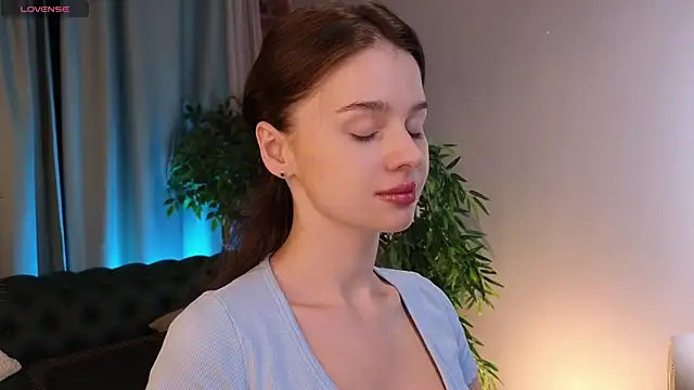 Olivia Farrell online show from 11/24/25, 12:38