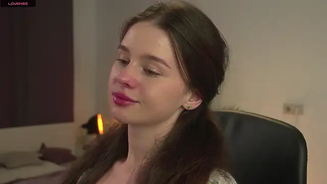 Olivia Farrell online show from 10/06/25, 01:23