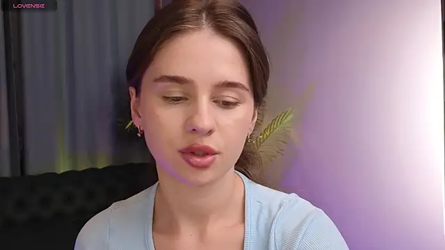 Olivia Farrell online show from 09/23/25, 12:45