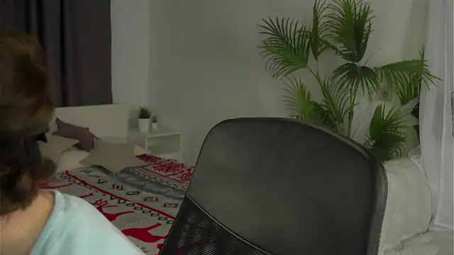 Olivia Farrell online show from 02/04/26, 12:55