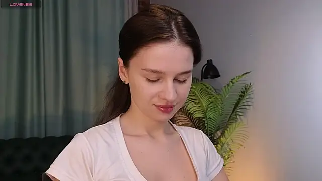 Olivia Farrell online show from 11/07/25, 01:15