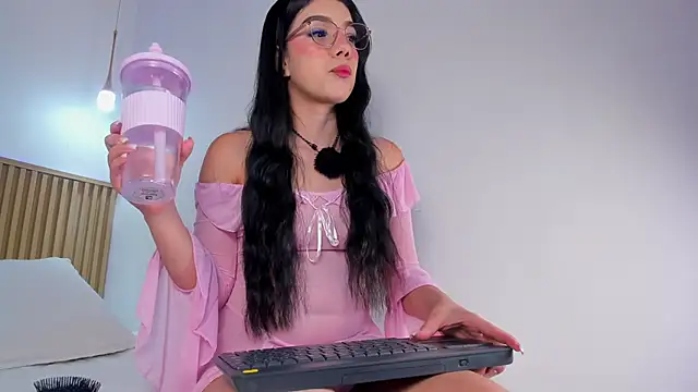 Sarita  Gomez online show from 06/04/26, 05:23