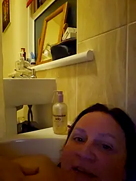 Snapshot of Naughtiness-but-Nice chatting on 10/05/25, 07:37 Naughtiness-but-Nice online show from 10/05/25, 07:37