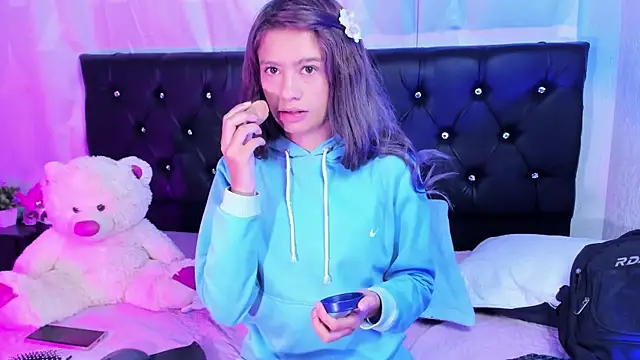 Snapshot of Sofiia_cute_ chatting on 10/11/25, 03:51 Sofiia cute online show from 10/11/25, 03:51