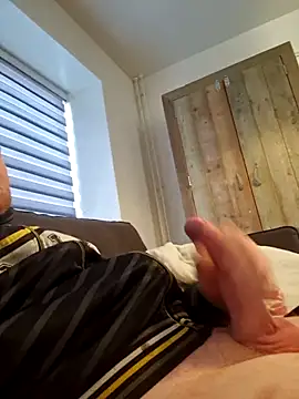 svenni2525 online show from 10/30/25, 08:12