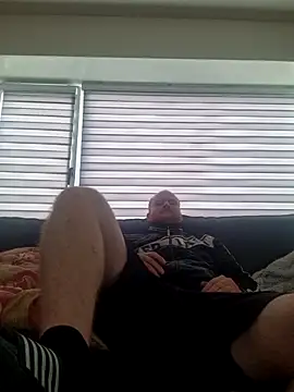 svenni2525 online show from 10/18/25, 11:56