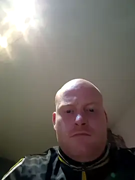 svenni2525 online show from 10/20/25, 03:19