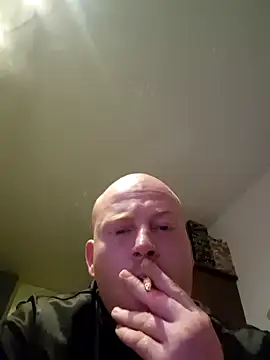 svenni2525 online show from 10/22/25, 02:00