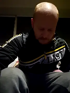 svenni2525 online show from 11/21/25, 01:26