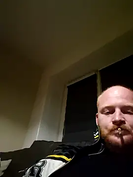 svenni2525 online show from 11/16/25, 04:39