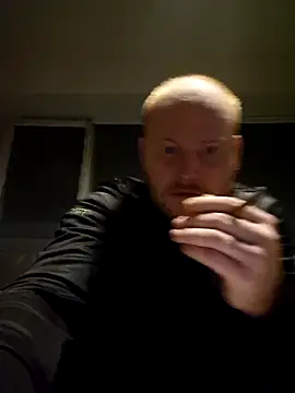 svenni2525 online show from 10/15/25, 10:51