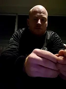 svenni2525 online show from 10/28/25, 11:03