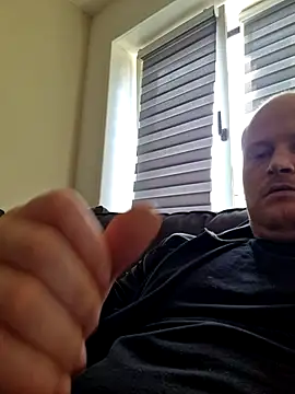 svenni2525 online show from 09/30/25, 12:11