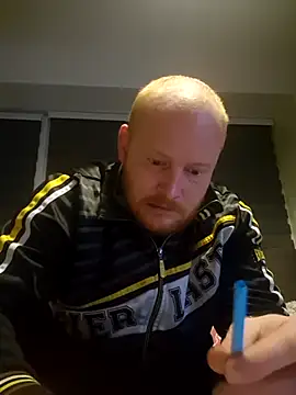 svenni2525 online show from 10/19/25, 03:53