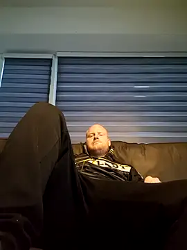 svenni2525 online show from 10/29/25, 04:17