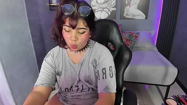 Zara Snow online show from 01/17/26, 01:58