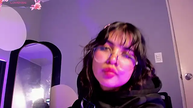 Zara Snow online show from 10/02/25, 03:10