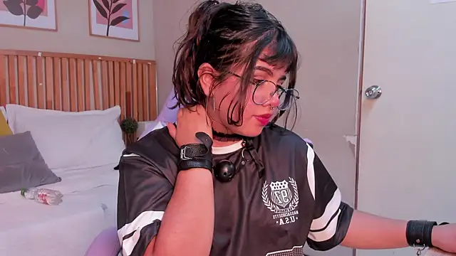 Zara Snow online show from 11/08/25, 01:20