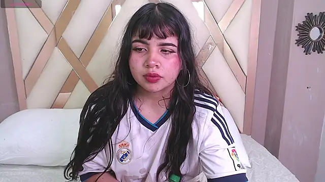 Zara Snow online show from 11/14/25, 03:48