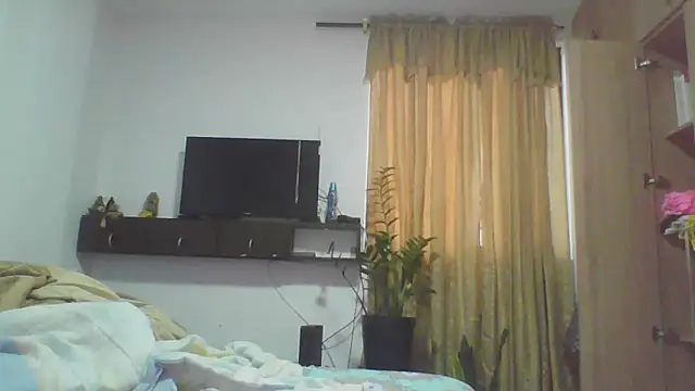Snapshot of naiaratobon__ chatting on 10/16/25, 11:18 naiaratobon online show from 10/16/25, 11:18