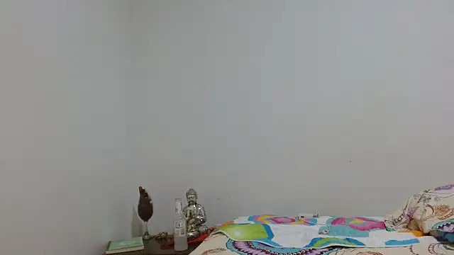 naiaratobon   online show from 02/18/26, 03:48