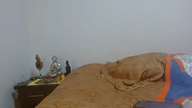 naiaratobon   online show from 03/14/26, 12:27