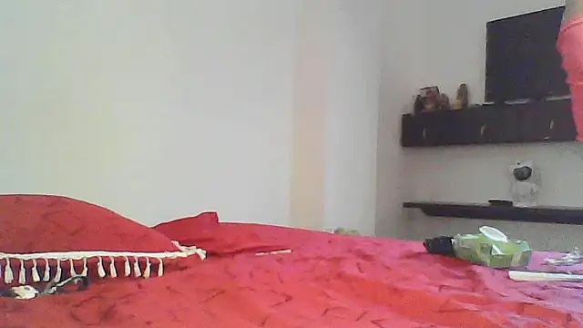 naiaratobon   online show from 11/18/25, 07:50