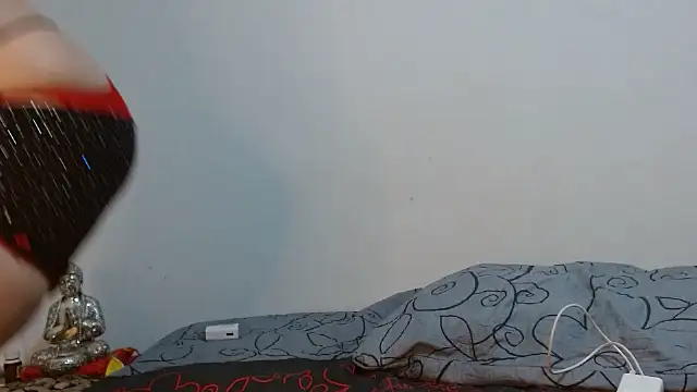 naiaratobon   online show from 03/15/26, 05:47