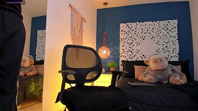 Adonis WB online show from 11/06/25, 08:24