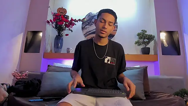 Adonis WB online show from 10/11/25, 08:32