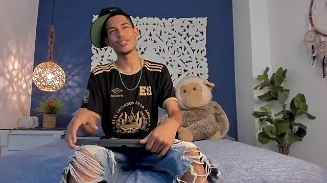 Adonis WB online show from 09/17/25, 08:33