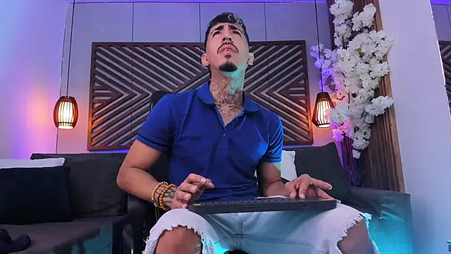 Snapshot of Donovan_Desmond chatting on 02/06/26, 03:35 Donovan Desmond online show from 02/06/26, 03:35