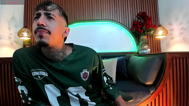 Snapshot of Donovan_Desmond chatting on 02/27/26, 03:18 Donovan Desmond online show from 02/27/26, 03:18