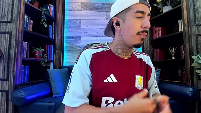 Snapshot of Donovan_Desmond chatting on 01/09/26, 04:19 Donovan Desmond online show from 01/09/26, 04:19