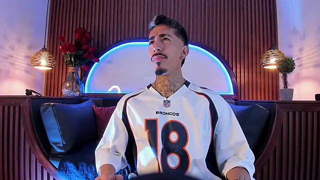 Snapshot of Donovan_Desmond chatting on 01/16/26, 04:05 Donovan Desmond online show from 01/16/26, 04:05