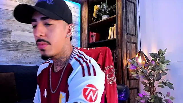 Snapshot of Donovan_Desmond chatting on 02/12/26, 03:50 Donovan Desmond online show from 02/12/26, 03:50