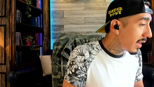 Snapshot of Donovan_Desmond chatting on 01/05/26, 08:34 Donovan Desmond online show from 01/05/26, 08:34