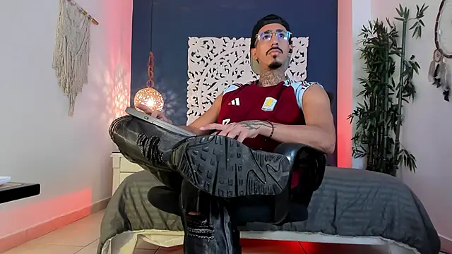 Snapshot of Donovan_Desmond chatting on 03/04/26, 02:52 Donovan Desmond online show from 03/04/26, 02:52