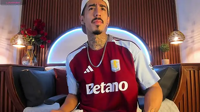 Snapshot of Donovan_Desmond chatting on 01/15/26, 04:49 Donovan Desmond online show from 01/15/26, 04:49