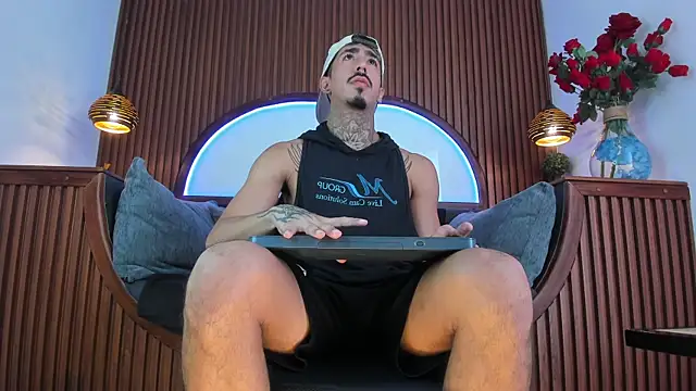 Donovan Desmond online show from 11/05/25, 08:23