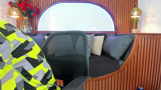 Donovan Desmond online show from 12/05/25, 07:34