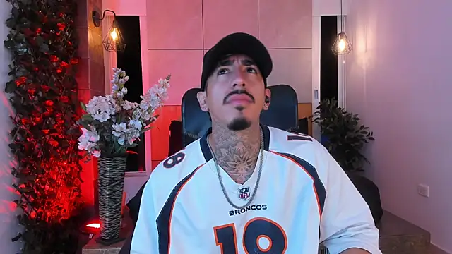 Snapshot of Donovan_Desmond chatting on 02/21/26, 03:41 Donovan Desmond online show from 02/21/26, 03:41