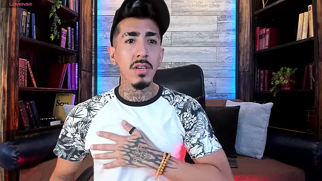 Snapshot of Donovan_Desmond chatting on 02/11/26, 12:21 Donovan Desmond online show from 02/11/26, 12:21