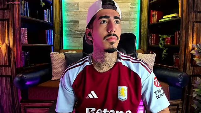 Snapshot of Donovan_Desmond chatting on 02/05/26, 01:34 Donovan Desmond online show from 02/05/26, 01:34