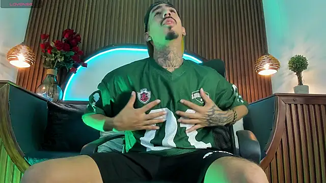 Snapshot of Donovan_Desmond chatting on 01/10/26, 04:08 Donovan Desmond online show from 01/10/26, 04:08