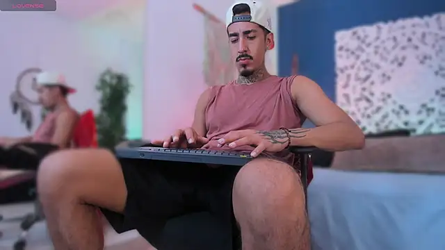 Snapshot of Donovan_Desmond chatting on 02/04/26, 04:29 Donovan Desmond online show from 02/04/26, 04:29